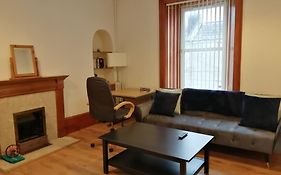 Stylish One Bed Flat With Private Parking
