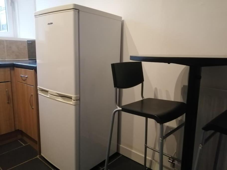 Stylish One Bed Flat With Private Parking Apartment Aberdeen Exterior photo
