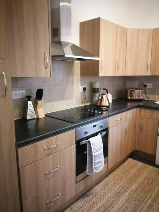 Stylish One Bed Flat With Private Parking Apartment Aberdeen Exterior photo