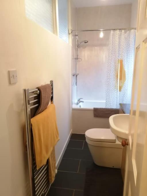 Stylish One Bed Flat With Private Parking Apartment Aberdeen Exterior photo