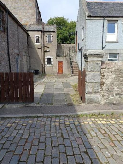 Stylish One Bed Flat With Private Parking Apartment Aberdeen Exterior photo